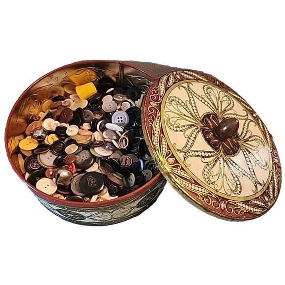 Vintage Button Tin Made in England Buttons Sewing Crafts Mixed Lot Granny Core - Picture 1 of 9